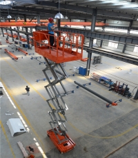 剪叉式高空作業(yè)